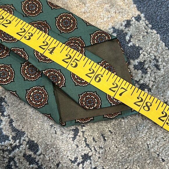 Bert Pulitzer Green Medallion Silk Neck Tie Necktie England 56x4” - Picture 6 of 7